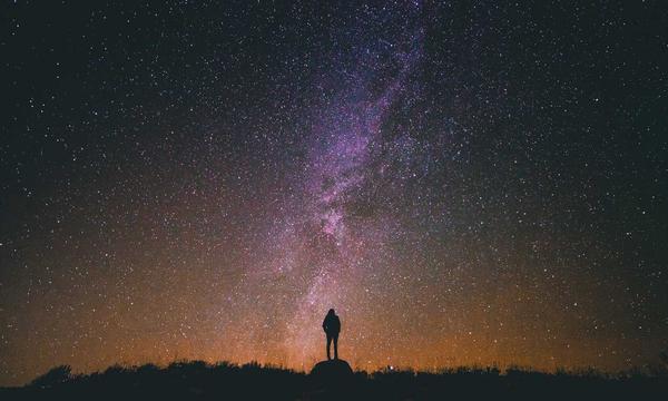 2026世界杯美国体育场鸟瞰，现代足球场座无虚席，球迷热情高涨